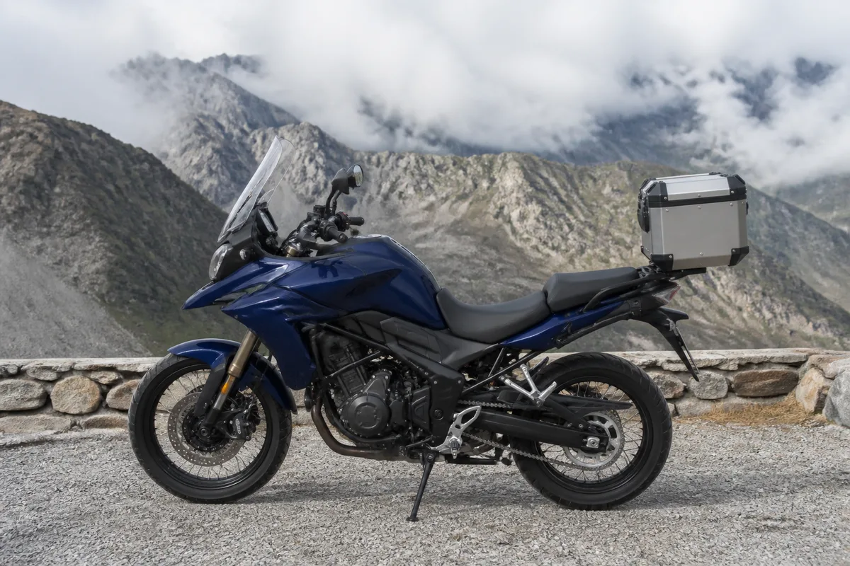 Cols alpins à moto : quel maxi-trail pour la haute montagne ?